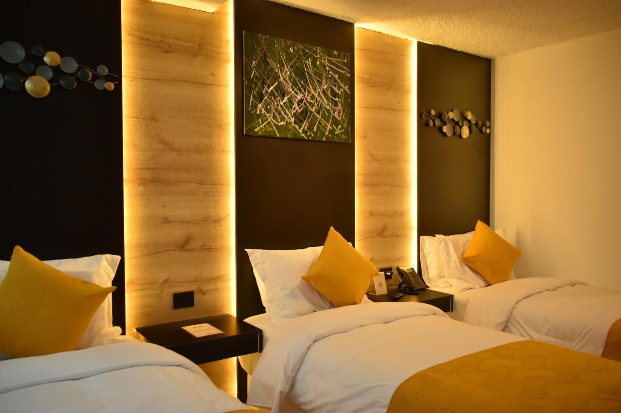 Hotel Vaway Куенка Екстериор снимка