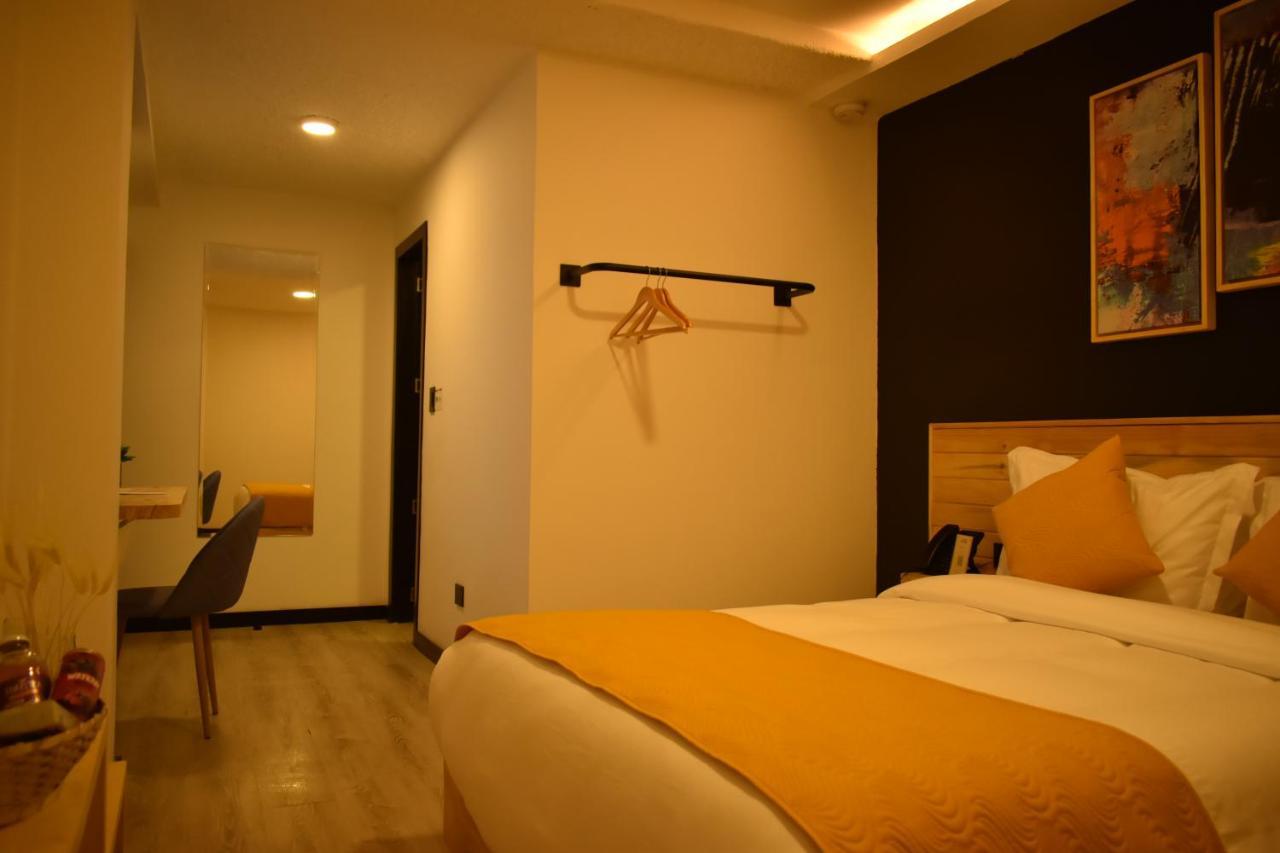 Hotel Vaway Куенка Екстериор снимка