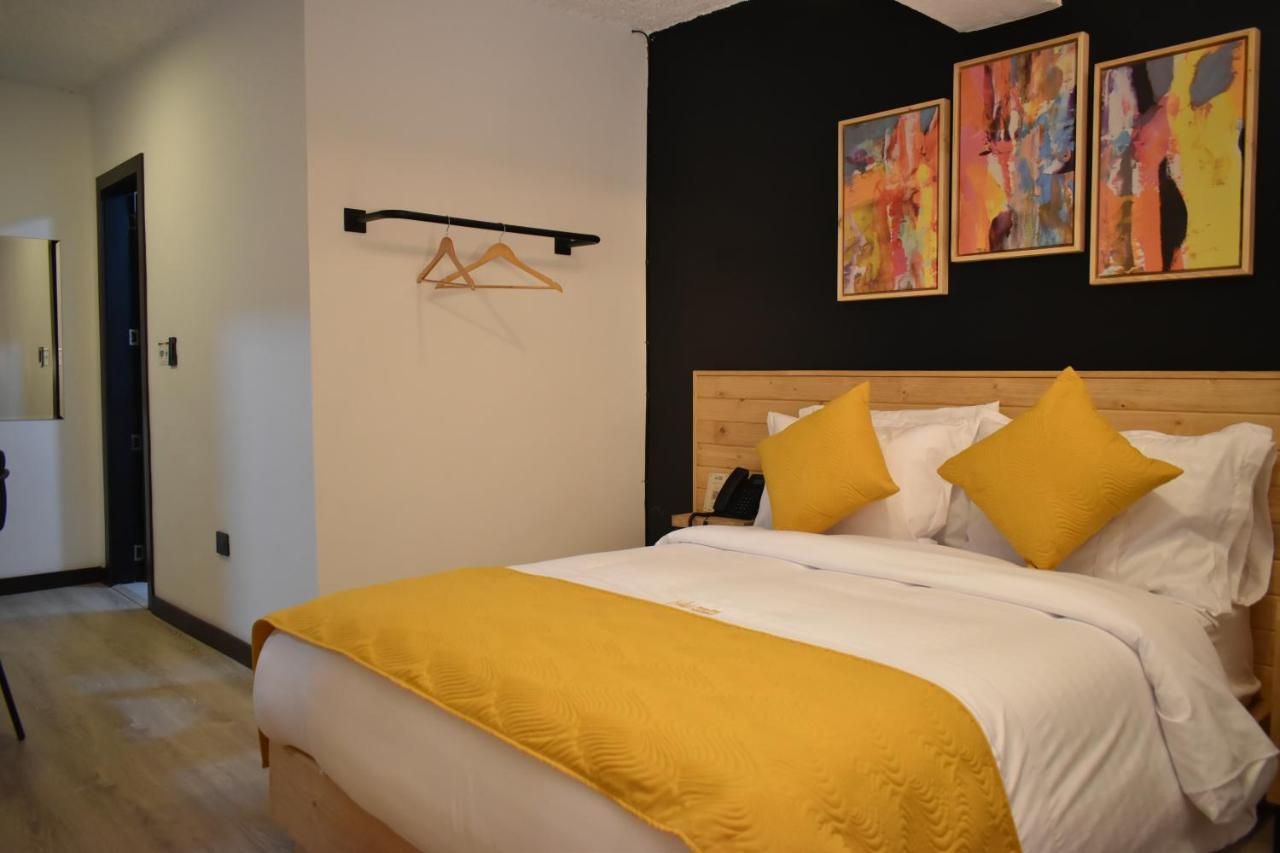 Hotel Vaway Куенка Екстериор снимка