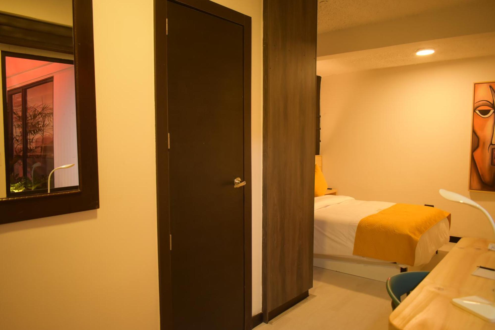 Hotel Vaway Куенка Екстериор снимка